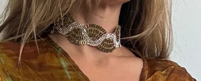 COLLAR-CHOKER ONDULADODORADO