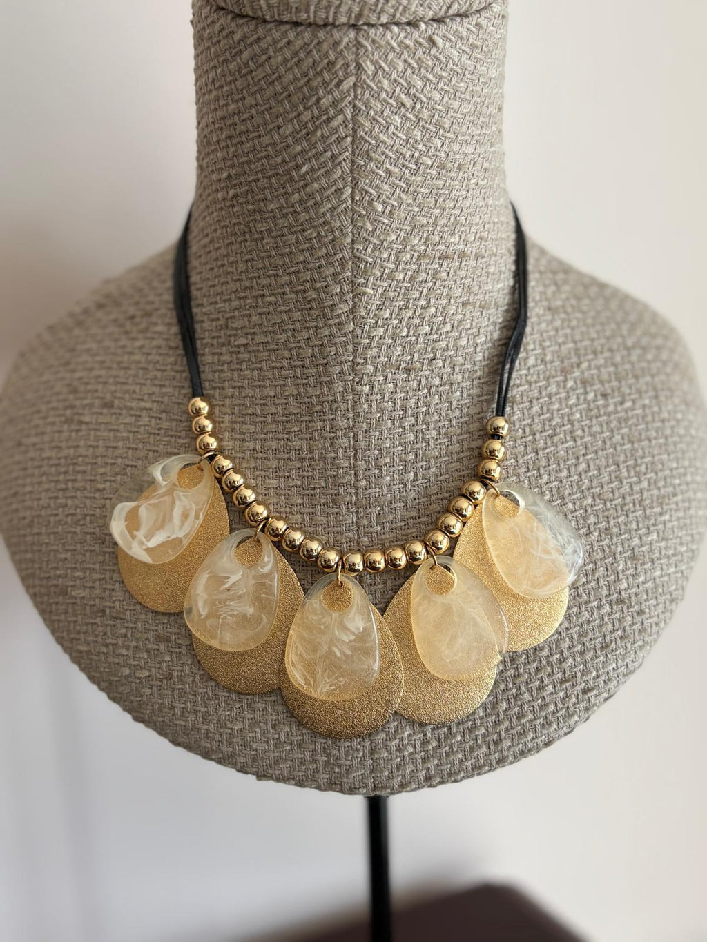 COLLAR SUECIA MARFIL