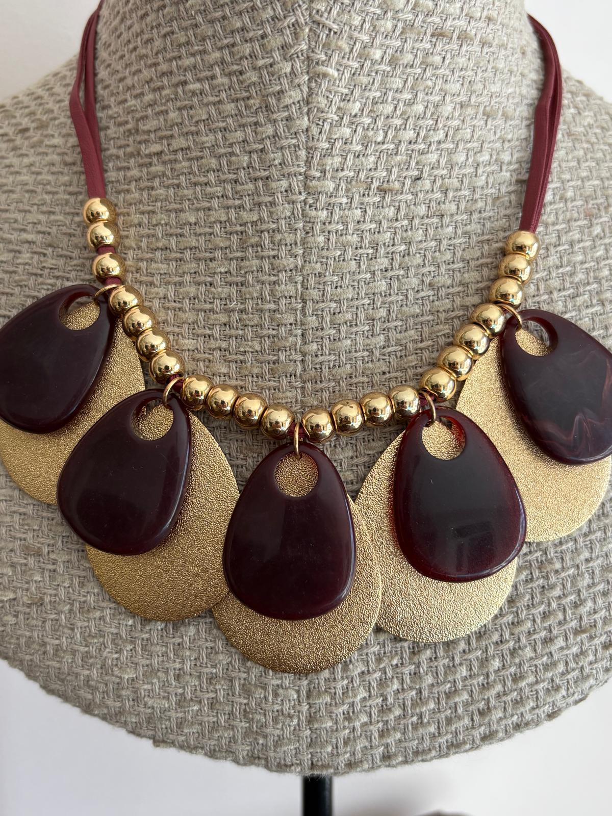 COLLAR SUECIA BURDEOS