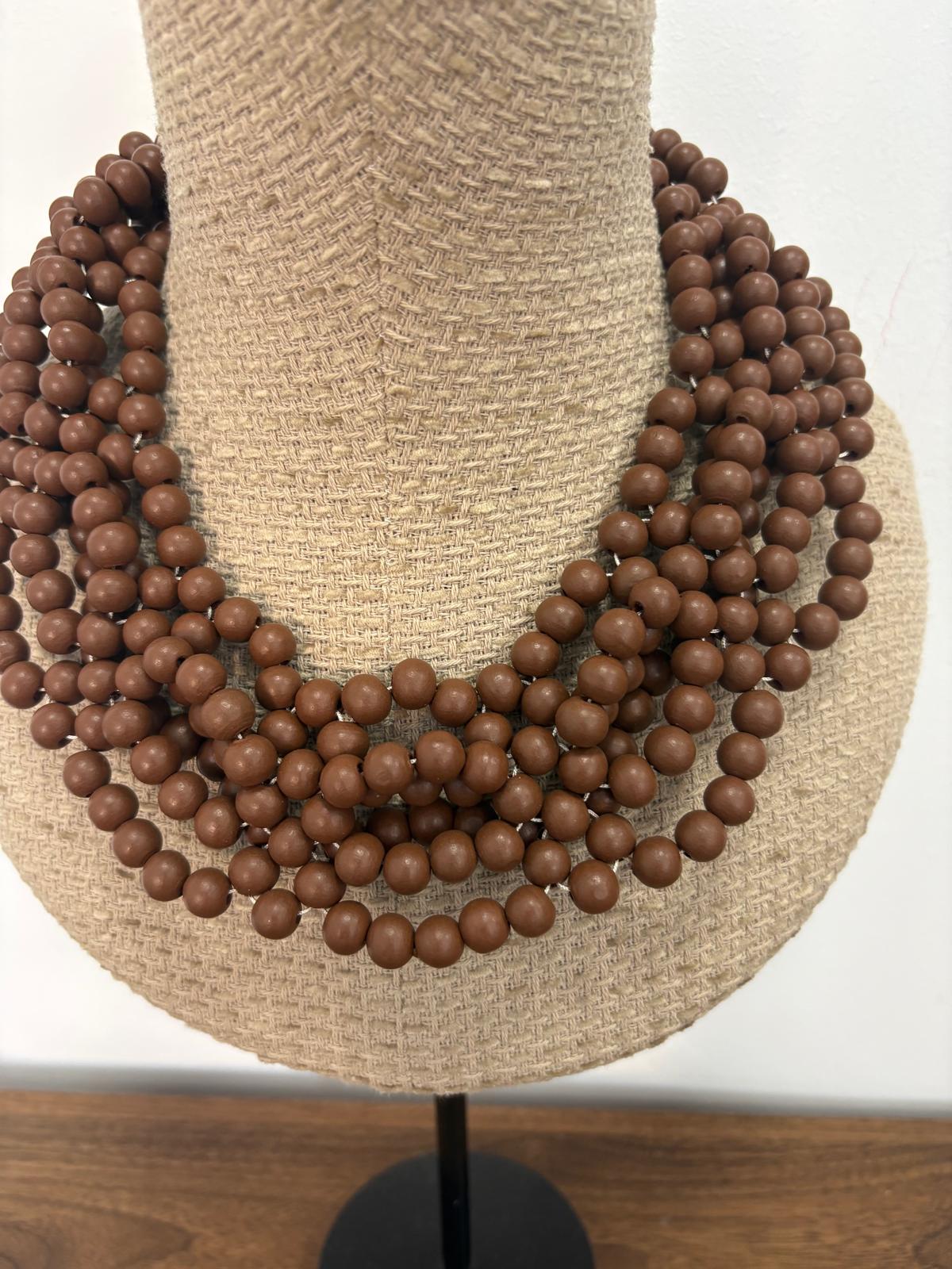 COLLAR BABERO MARRON