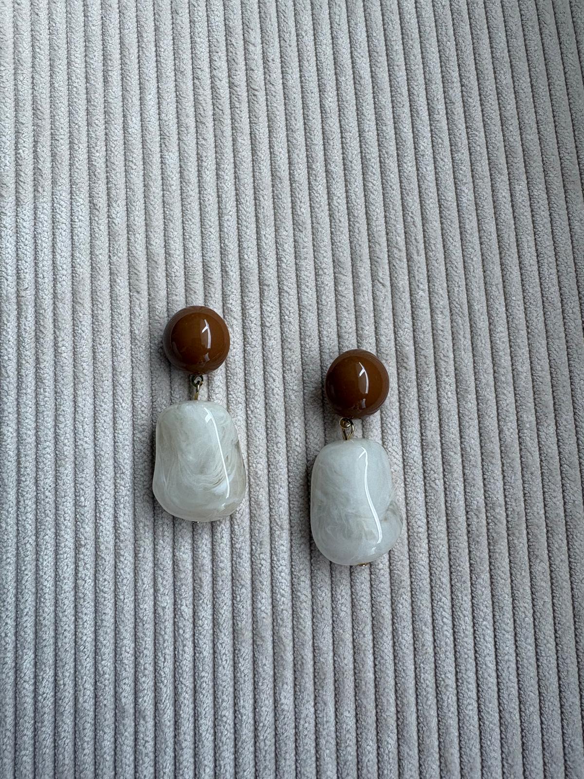 PENDIENTE PIEDRA MARRON