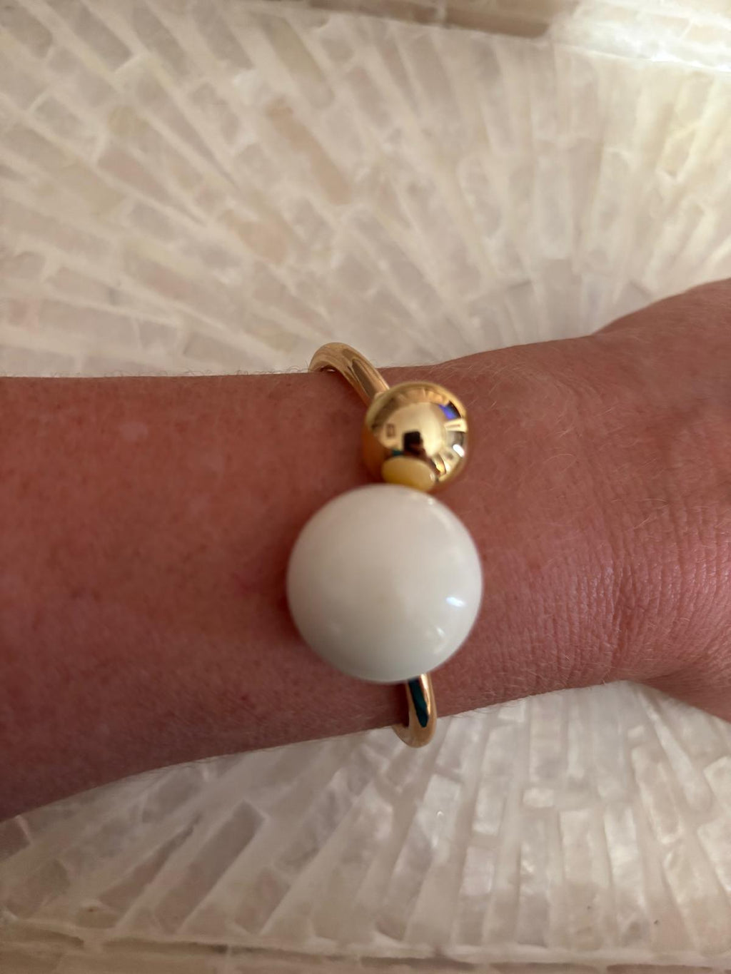 PULSERA DOS BOLAS MARFIL-DORADO