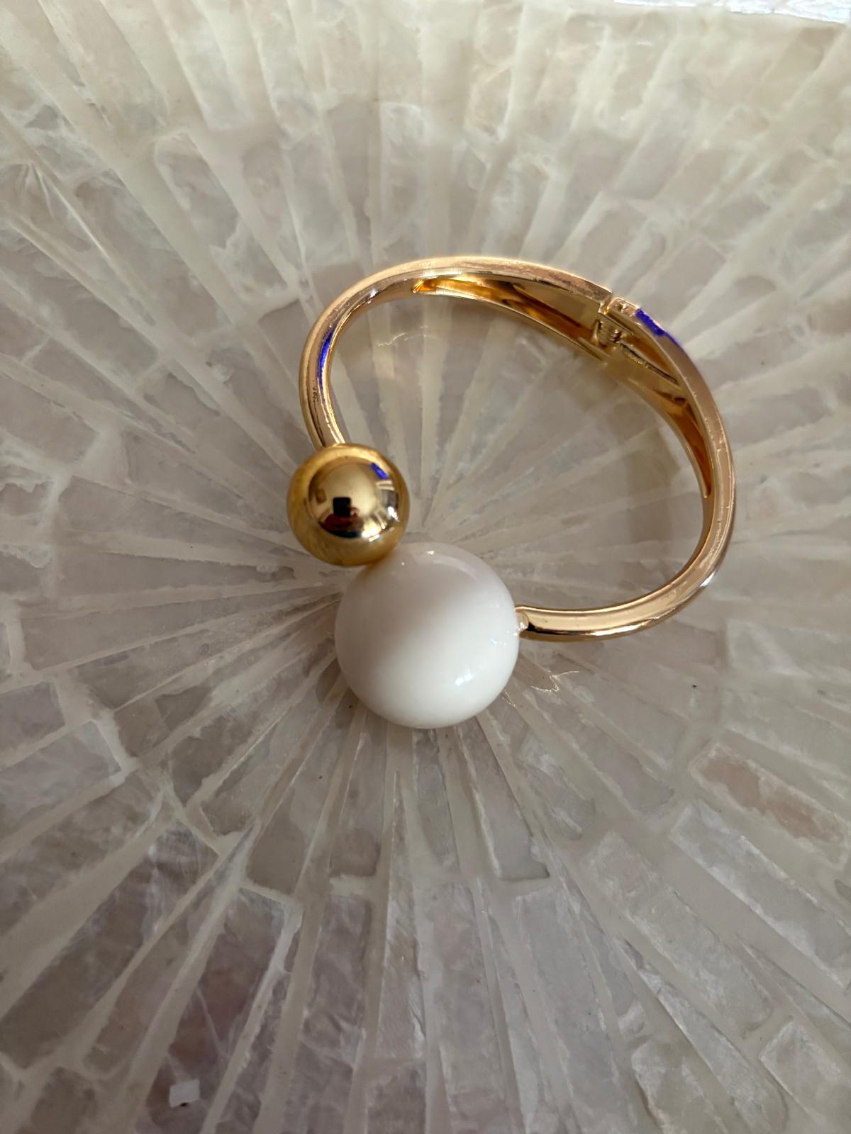 PULSERA DOS BOLAS MARFIL-DORADO
