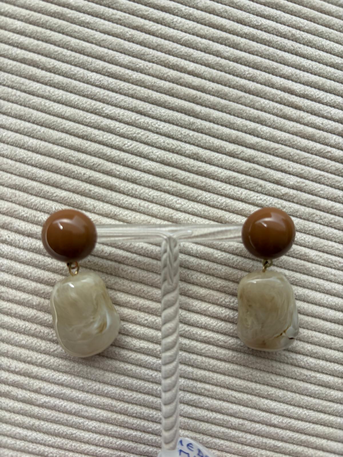 PENDIENTE PIEDRA MARRON