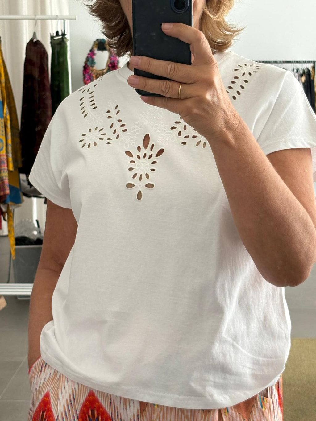 CAMISETA PERFORADA BLANCA