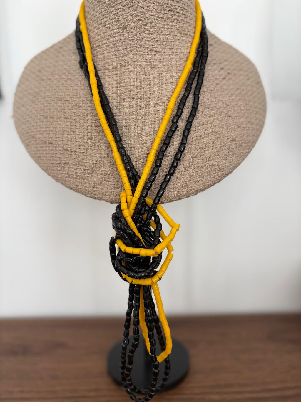 COLLAR TRIPLE NEGRO-AMARILLO