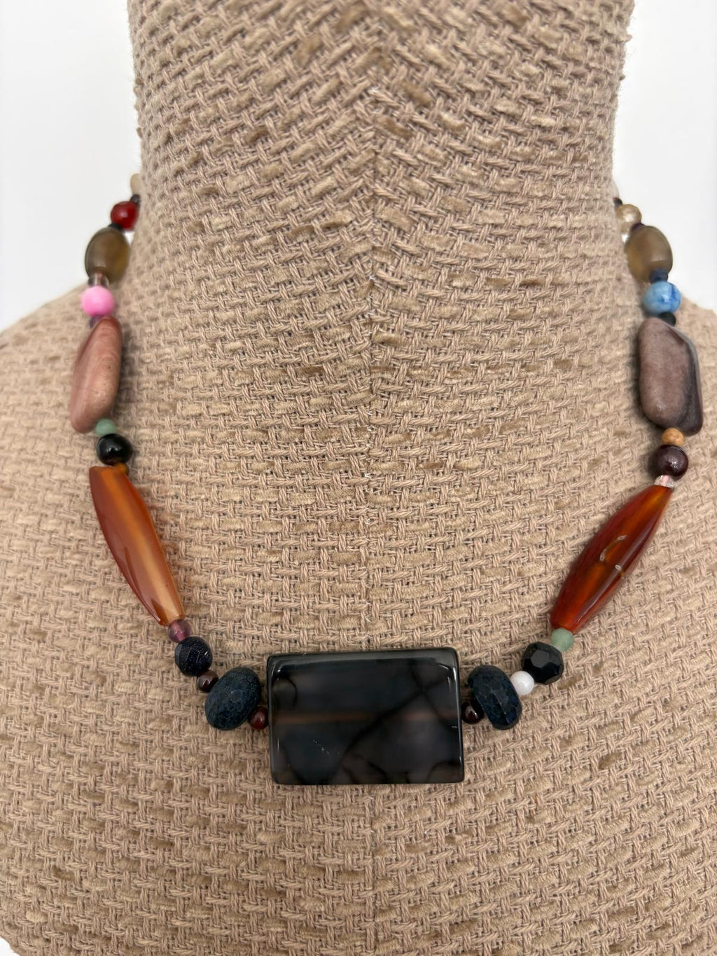 COLLAR PLANO MARRON