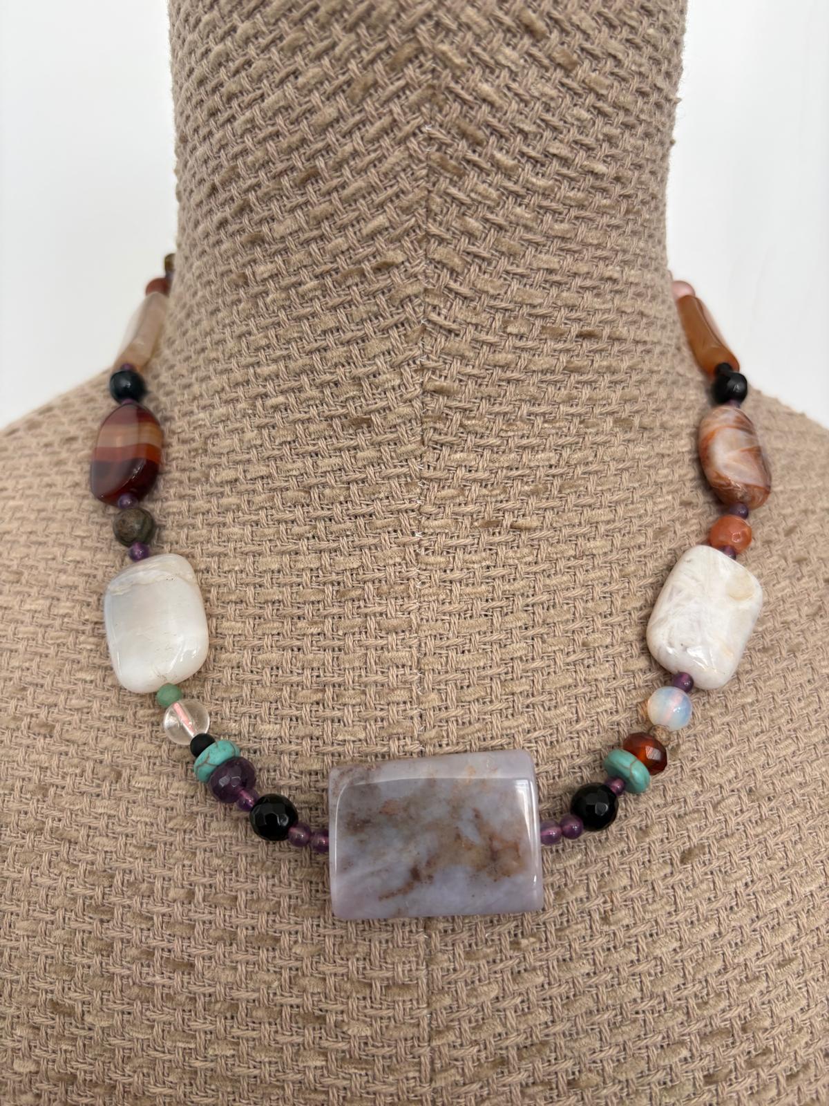 COLLAR PLANO GRIS