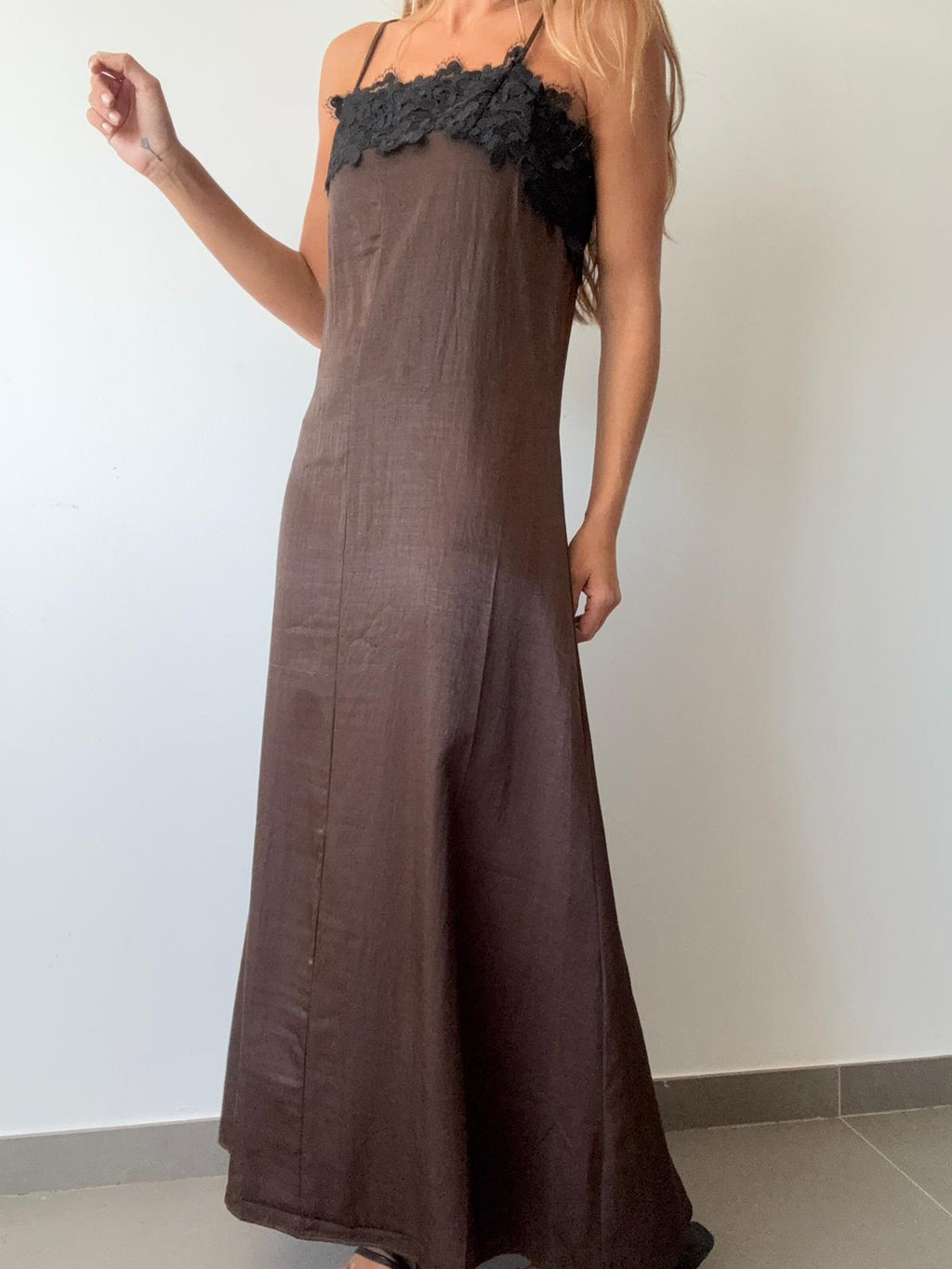 VESTIDO CÓCTEL MARRON