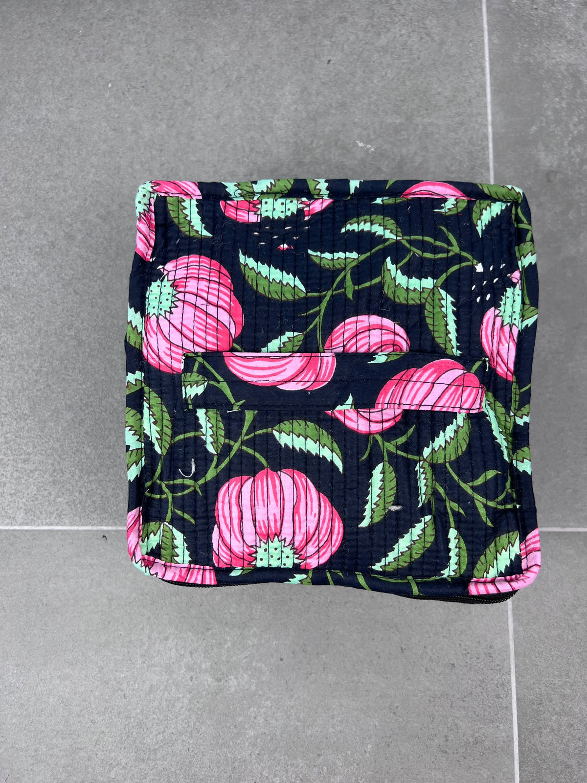 NECESER CUADRADO MARINO-FUCSIA
