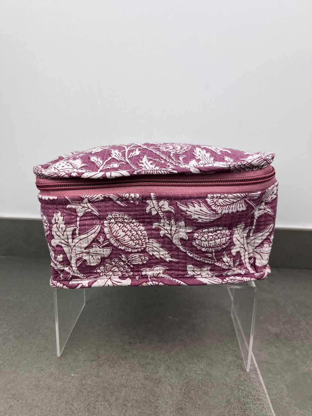 NECESER CUADRADO ROSA-BLANCO