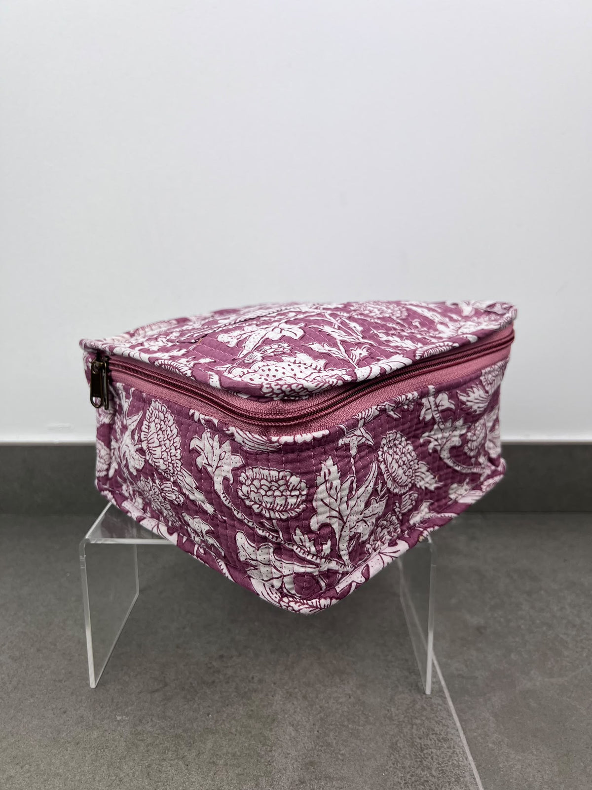 NECESER CUADRADO ROSA-BLANCO
