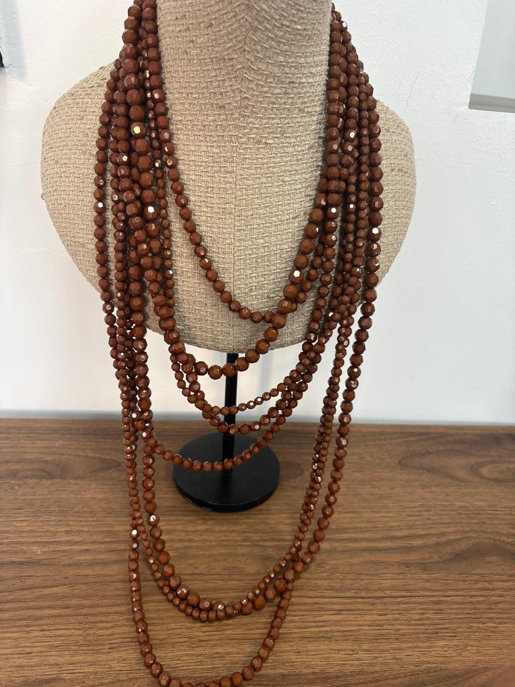 COLLAR PIÑA MARRON