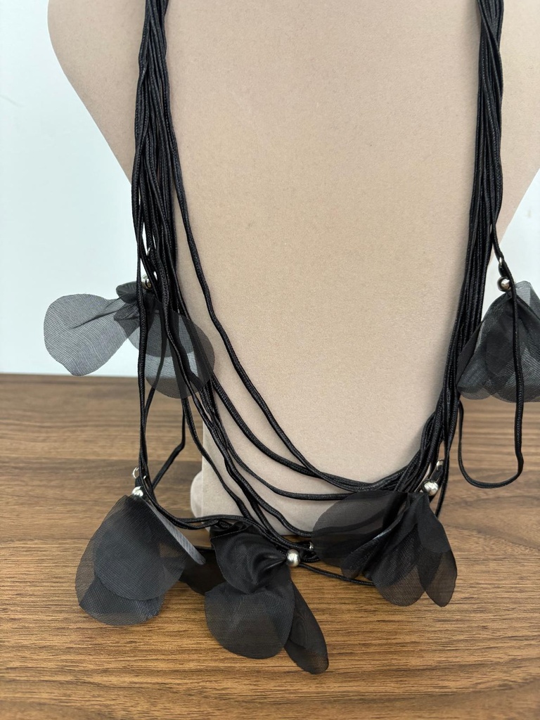 Collar PETALOS Negro