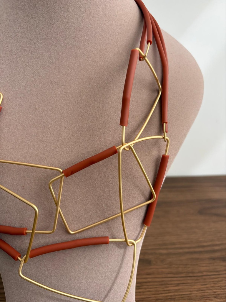 COLLAR CUBER MARRON (copia)