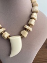 COLLAR CUERNO MARFIL