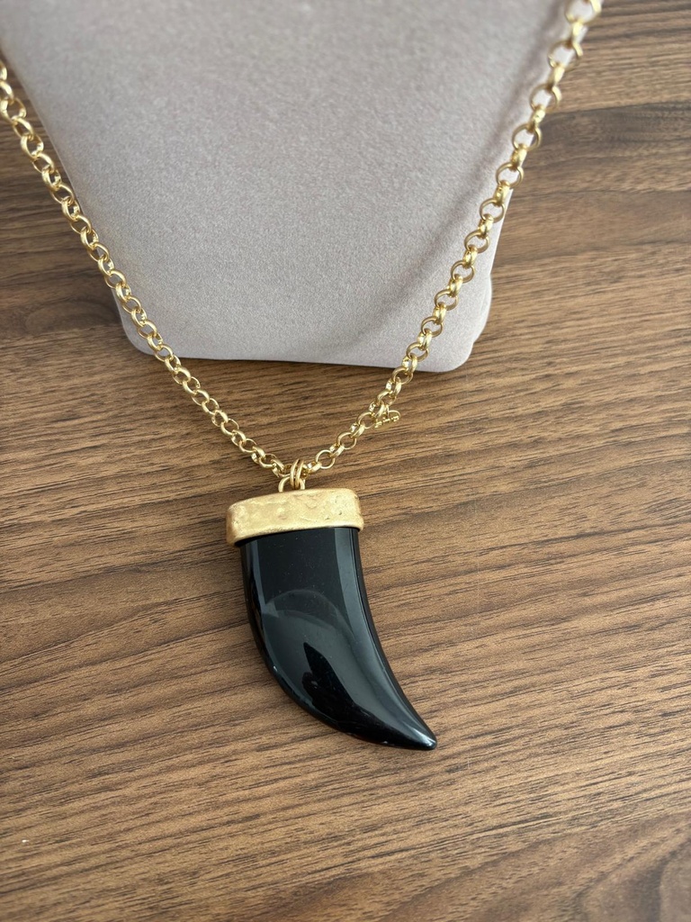 COLLAR CUERNO LARGO NEGRO