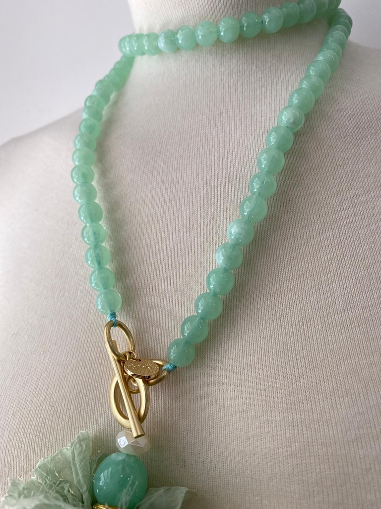 Collar Clavel Verde Manzana