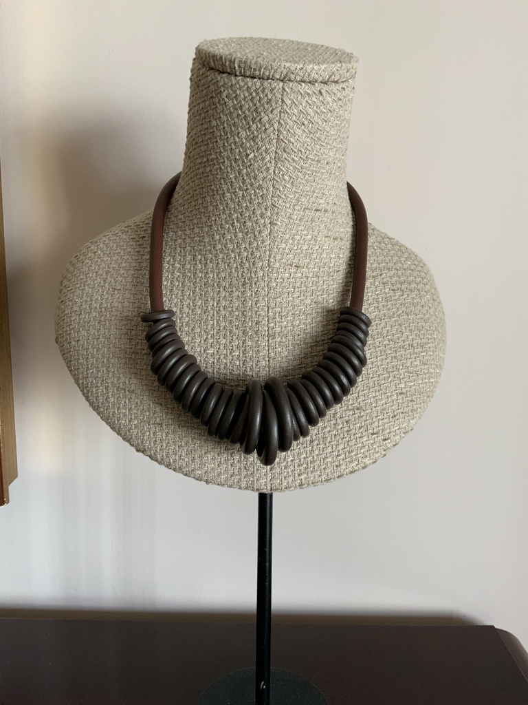 Gargantilla CAUCHO Marrón