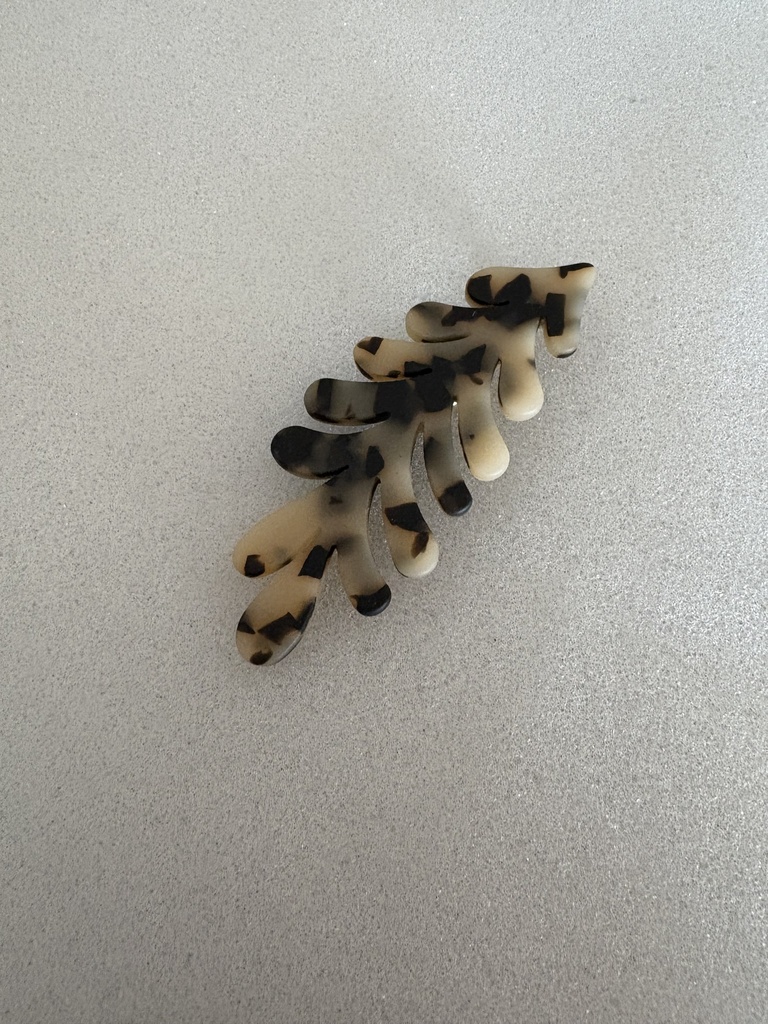 Broche HOJA Carey Claro