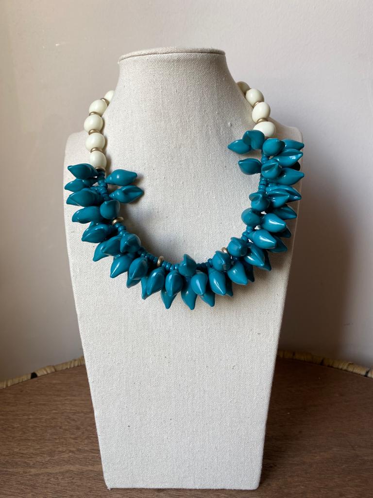 Collar Caracola Azul Petróleo