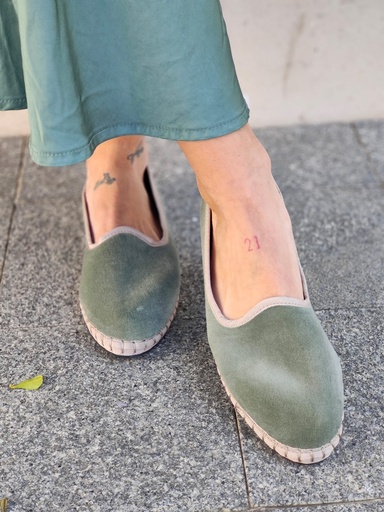Zapatilla Shikibu. 50%dto.  TALLA 38
